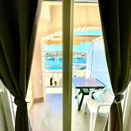 Aparment Directly On The Sea Jezera